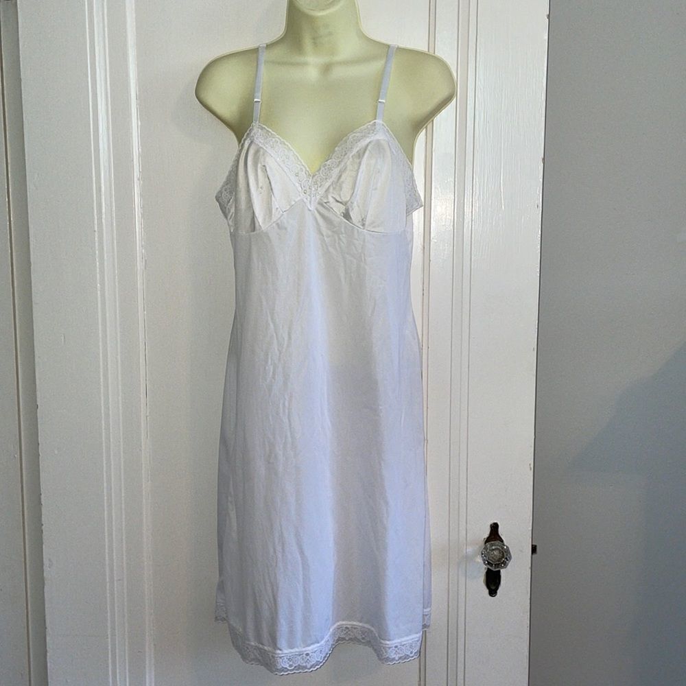 Vtg white full slip with lace details - Picture 1 of 5